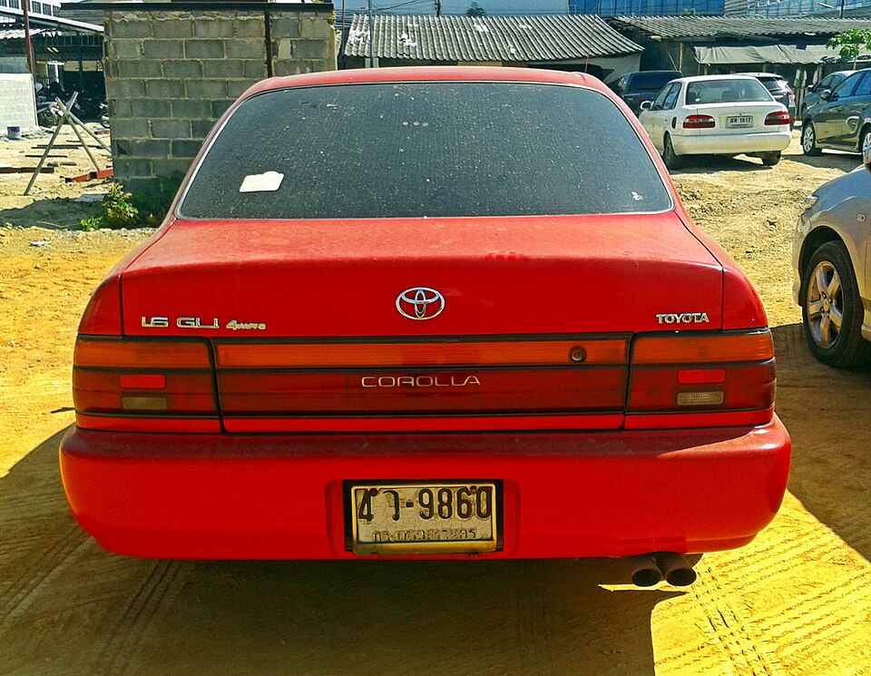 Toyota Corolla AE101 tampak belakang