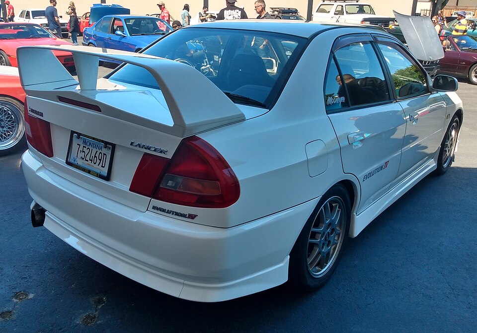 Mitsubishi Lancer Evolution IV tampak belakang