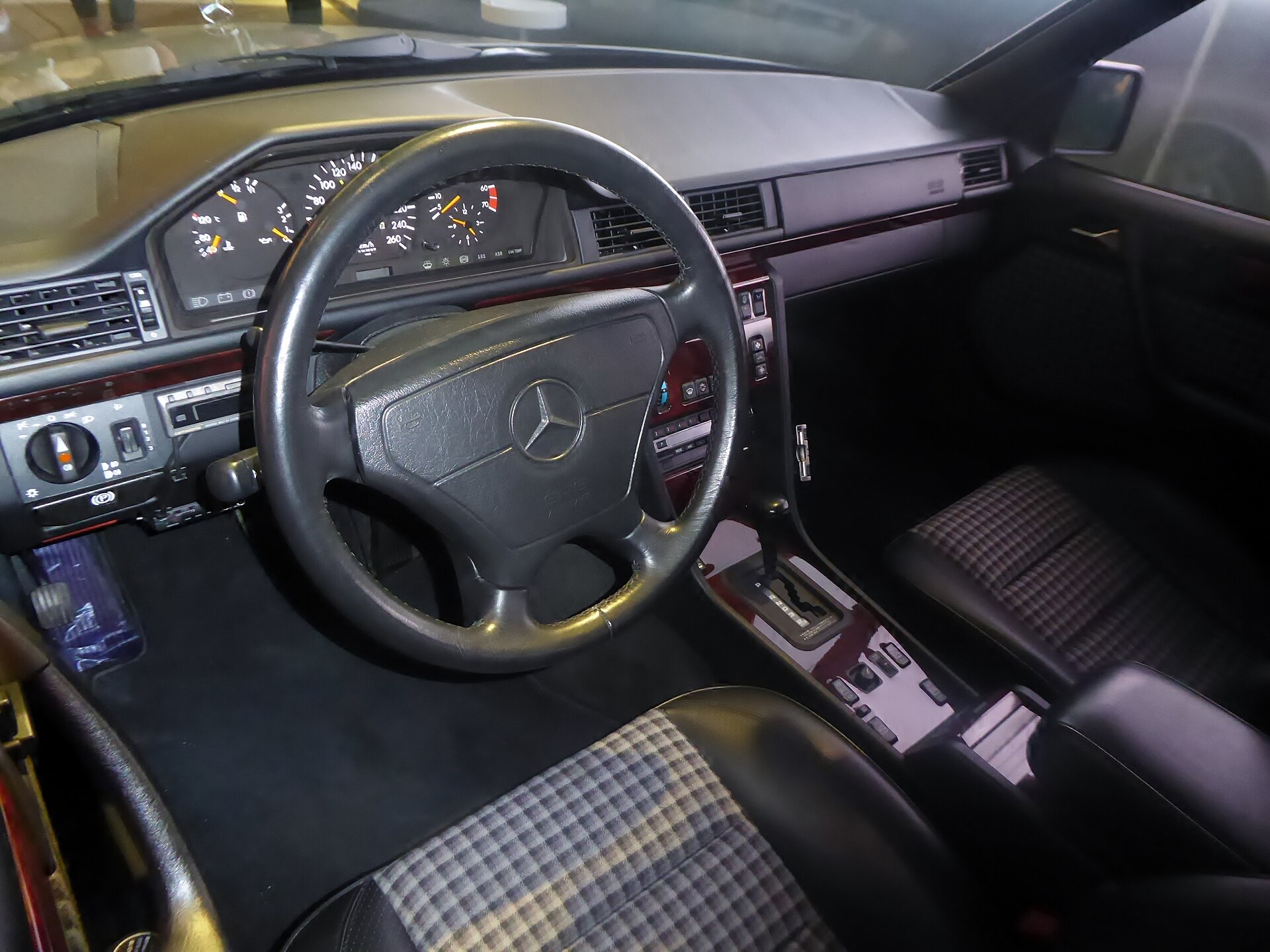 Interior Mercedes-Benz W124